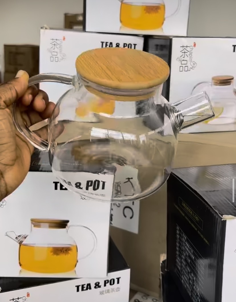 Tea pot transparent with wooden lid